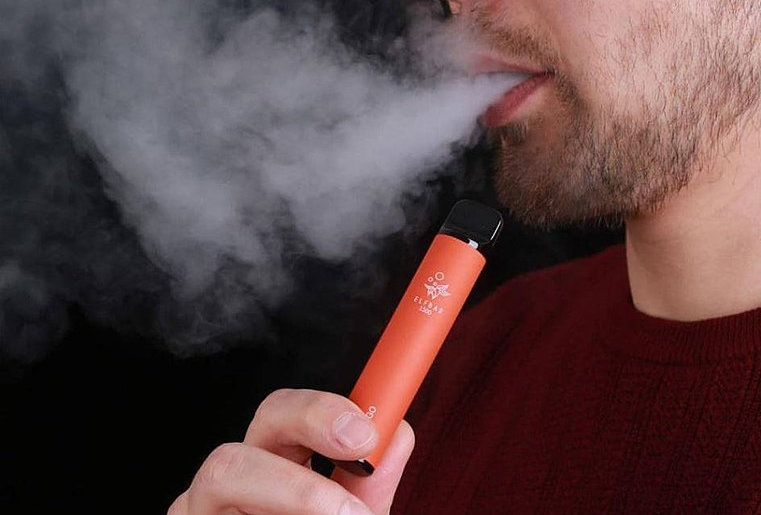 Le gouvernement veut interdire les « puffs », ces cigarettes électroniques  prisées des ados